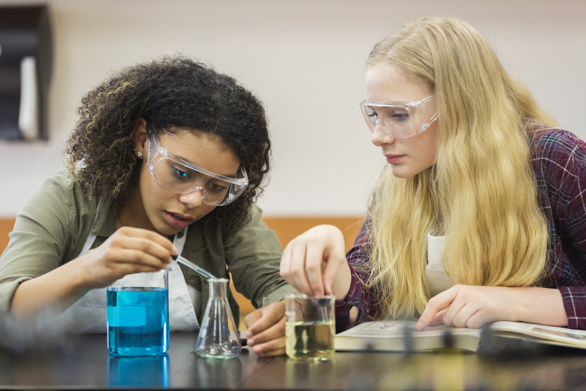How to enhance collaborative learning in a virtual science lab.